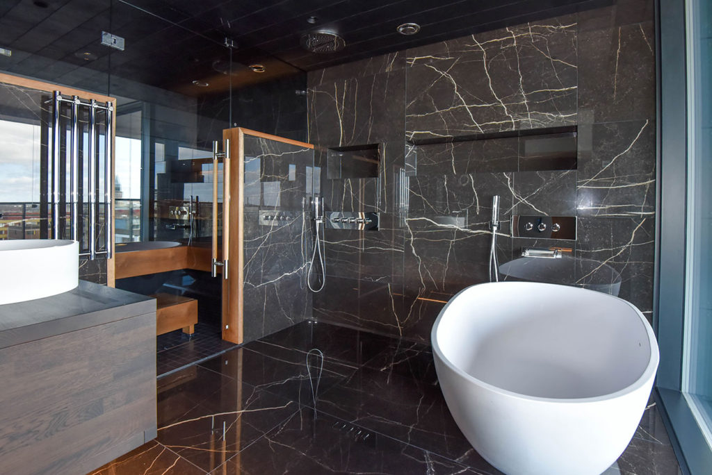 Foto: Baños Completos, Porcelanato y Accesorios de Lujo de Dcm